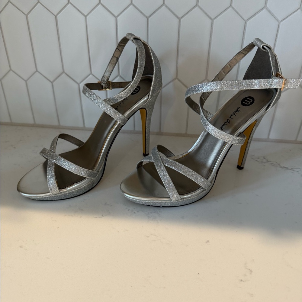 Michael Antonio Womens Tarten GLT Dress Sandal